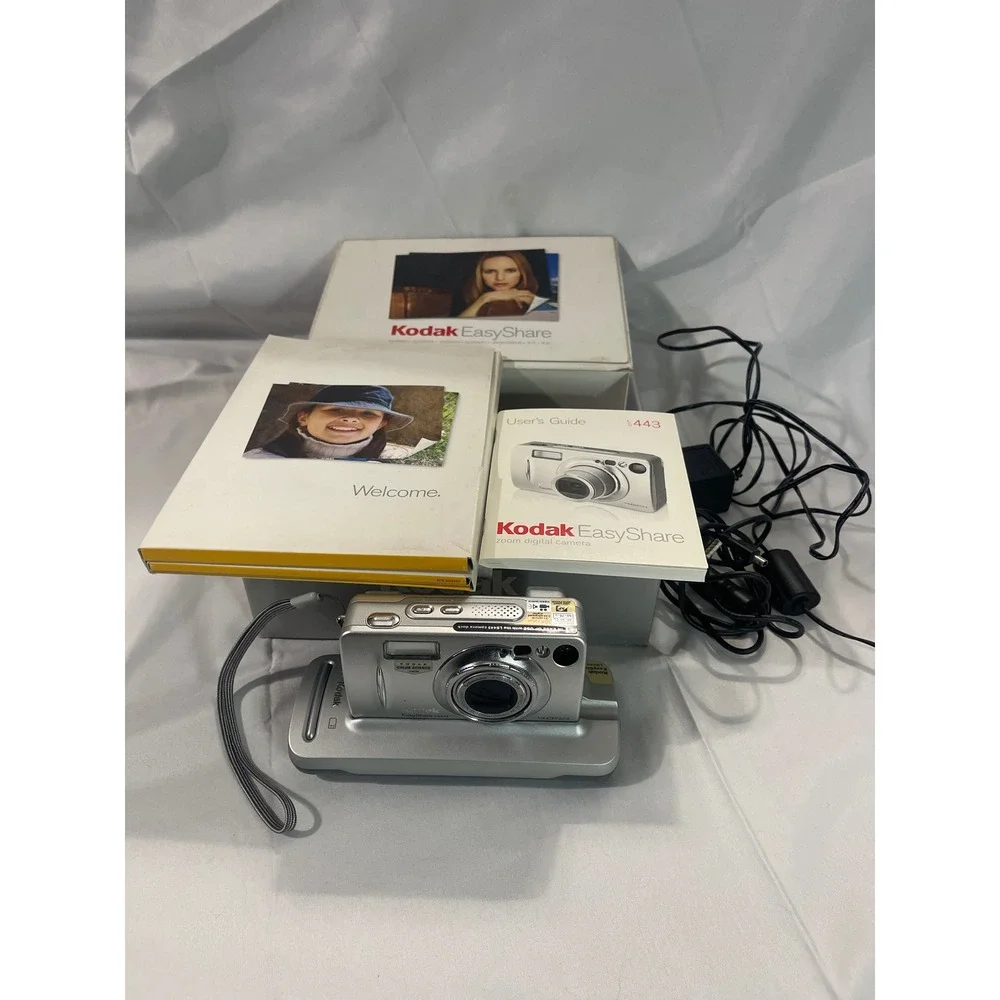Kodak EasyShare LS443 Digital Camera 4.0MP 3x Optical Zoom Bundle Needs Battery